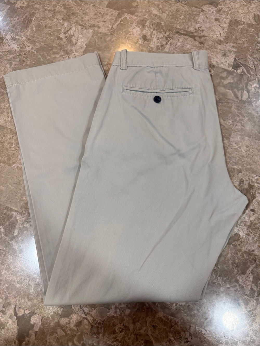 GAP Men's Classic Khakis Straight Fit
